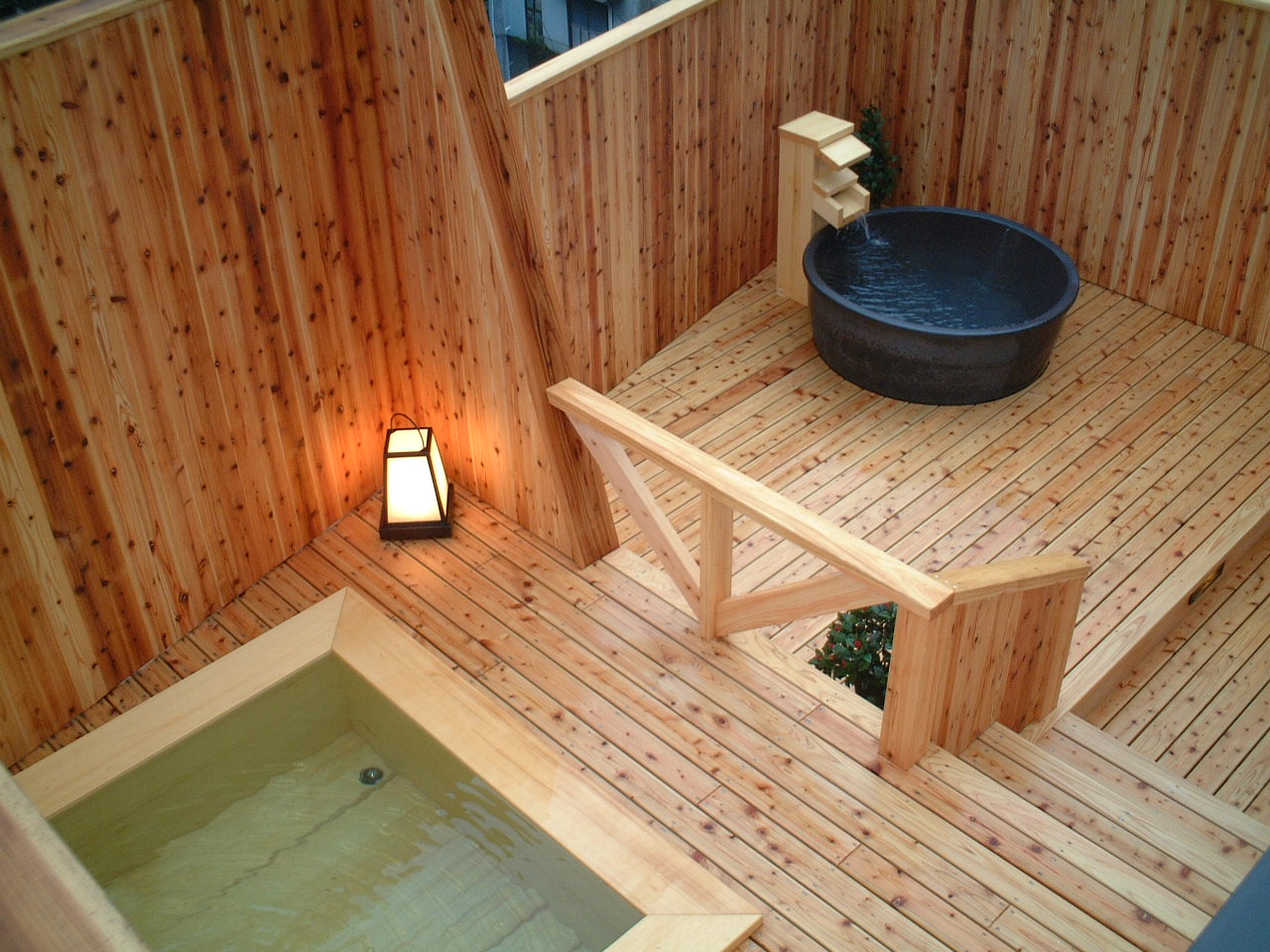 【食事なし】①貸切露天風呂利用付き　②温泉指南有り　③門限無し　④駐車場無料　⑤客室も源泉直引バス